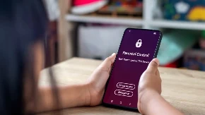 Roditelji, obratite pažnju - Grčka zabranjuje društvene mreže deci