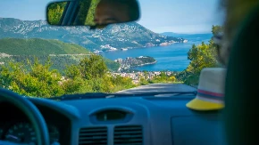 Srpski turisti najčešće automobilom putuju na crnogorsko primorje - koliko košta put do mora