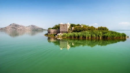 Najveće jezero na Balkanu skriva ostrvce koje je nekada služilo kao zatvor - iz njega niko nije uspeo da pobegne