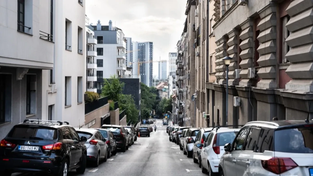 Komšije se svađaju oko ovoga - da li parking ispred zgrade pripada celoj stambenoj 