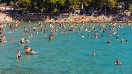 Za tri noćenja traže i do 1.500 evra - paprene cene na Jadranu 