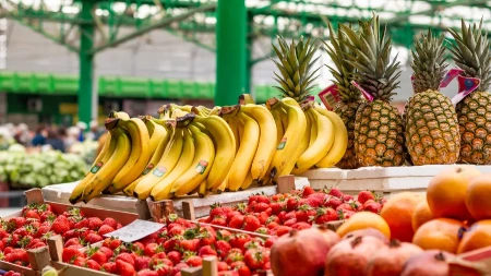 Pijace širom Srbije pune robe - domaća jagoda skuplja, paradajz i paprika jeftiniji