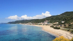 Jedno grčko letovalište osvojilo turiste iz Srbije - ležaljke se ne naplaćuju, smeštaj povoljan, kilometarska plaža