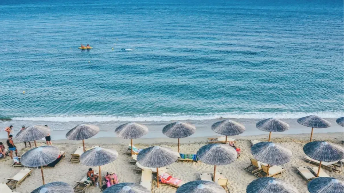 Plaža gde za 5 evra dobijate ležaljku, kafu, vodu i krofnu - turisti oduševljeni