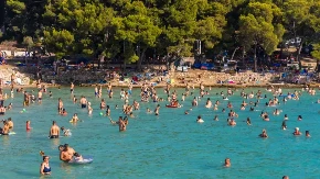 Kako izgleda smeštaj za sezonske radnike u Hrvatskoj? Srbin sve snimio i objavio (VIDEO)