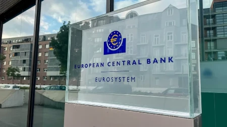 Evropska centralna banka "češlja" knjige 20 banaka