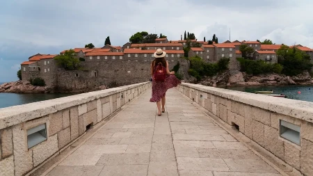 Kafa jeftinija od dva evra, ležaljke već od 10 - kažu da je ovo jeftin raj za turiste