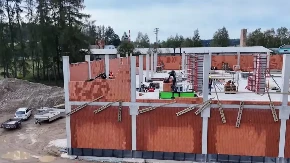 Robot koji zida brže od ekipe majstora i radi po lošem vremenu (VIDEO)