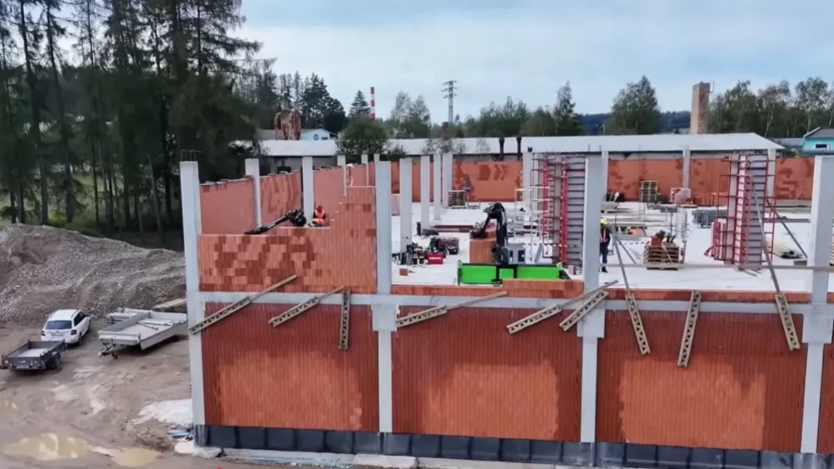 Robot koji zida brže od ekipe majstora i radi po lošem vremenu (VIDEO)