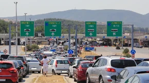 Kolone na Evzoniju i Dojranu – čeka se više sati 