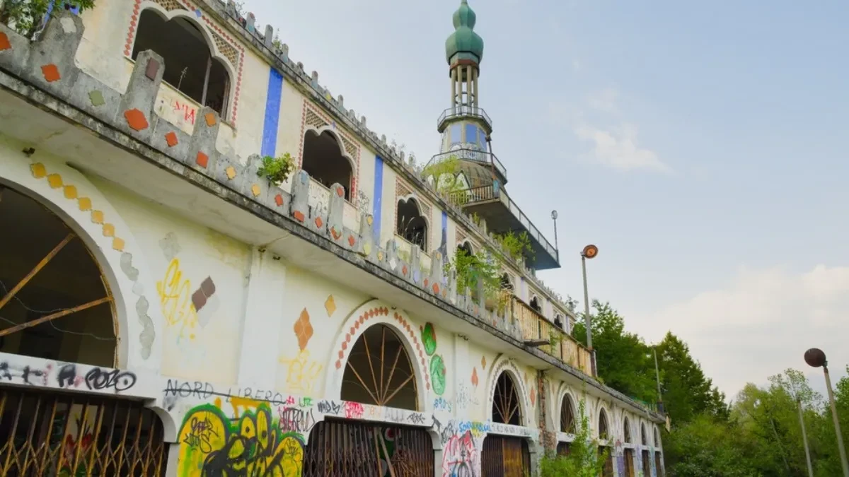 Milioner uništio selo zbog luksuznog sna - ostale samo ruševine 
