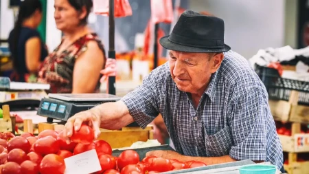 Iskusni kupci opisuju kako uvek odabrati najbolji i najsočniji paradajz u prodavnici