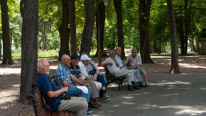 Država sprema veliku pomoć za penzionere - stižu manje cene i veće pogodnosti