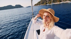 Novi hit na Jadranu, luksuz dostupan svima - vožnja jahtom za 50 evra, neograničena hrana i piće 