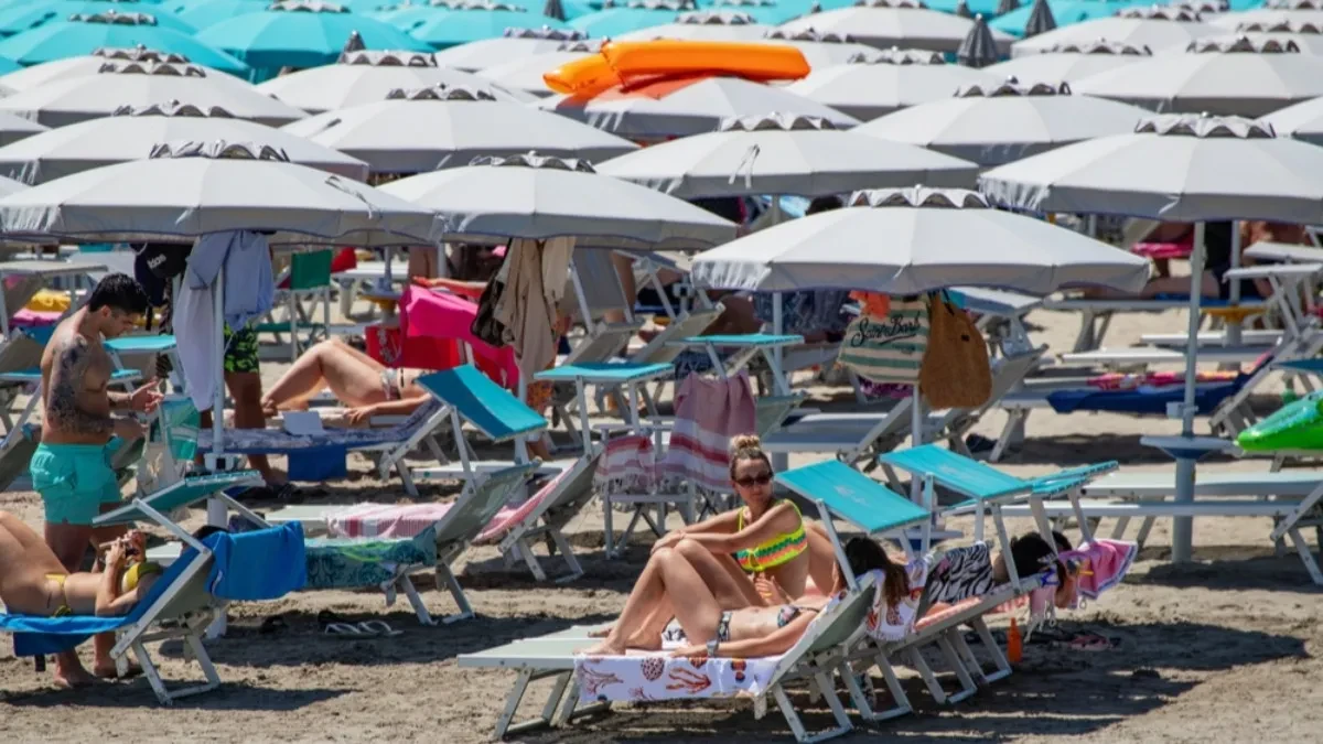 Ko kaže da je jeftino - na destinaciji koju vole Srbi, suncobrani i ležaljke idu do 368 evra