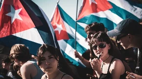 Tramp steže obruč - sa Kube poručuju, "Domovina ili smrt"