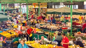 Trešnje, breskve, kajsije...voće konačno po nižim cenama na srpskim pijacama