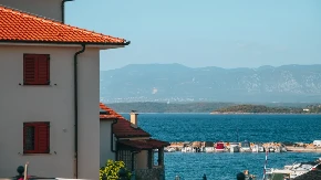 Polomili televizor, tražili povraćaj novca i ostavili lošu ocenu - gazdarica otkrila šta sve trpe iznajmljivači