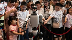 Kina kreće u tehnološku revoluciju - milijarde ulaže u AI i robote, ali jedan problem može sve da uspori