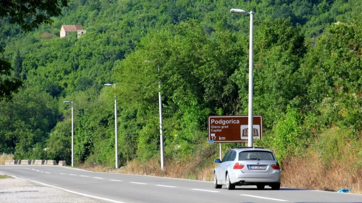 Pre nego što krenete u Crnu Goru, proverite ova dokumenta - jedan papir može da vas košta i do 2.000 evra