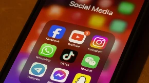 Velika Britanija uvodi noćnu zabranu društvenih mreža za tinejdžere - od ponoći bez Instagrama i Tiktoka