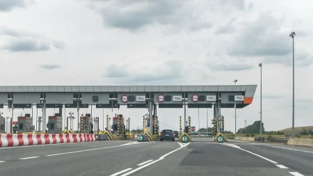 Jedna greška na naplatnoj rampi može vas koštati 920 evra - mnogi vozači je prave iz panike