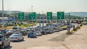 Tri sata čekanja na granici - kolone sve duže, novi evropski sistem EES usporio putnike