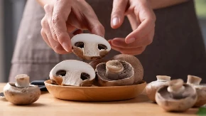 Gljiva koja u Srbiji može da vredi i preko 100 evra po kilogramu - mnogi je traže po šumama