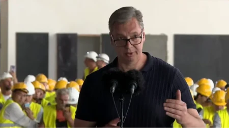 Građanima 6.000, penzionerima i do 35.000 dinara - Vučić saopštio detaljan kalendar isplata
