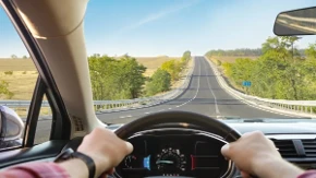 Automobili počinju da "nadgledaju" vozače - nova pravila donose velike promene za volanom