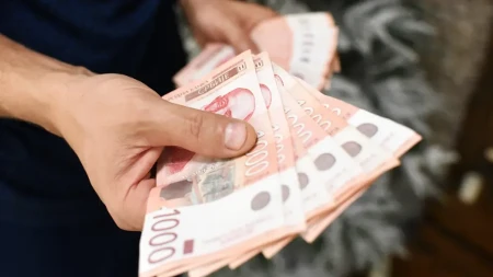 Vlada Srbije donela odluku - minimalna cena rada u Srbiji 2027. godine 405 dinara po satu, oko 70.000 mesečno