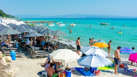 Na plažama Halkidikija napravili čitava naselja - imali solarne panele, plinske boce i kuhinje