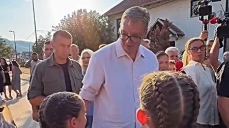 Vučić u Medveđi obišao socijalno ugrožene porodice