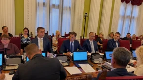 780 milijardi za investicije, a građanima po 6.000 dinara - Mali predstavio rebalans budžeta