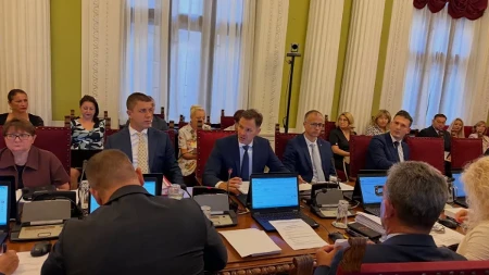 780 milijardi za investicije, a građanima po 6.000 dinara - Mali predstavio rebalans budžeta