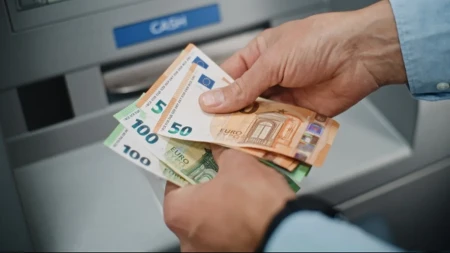 Plata u Srbiji prešla 1.000 evra - koliko sada iznosi prosečna zarada