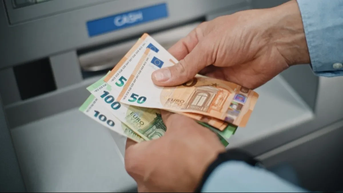 Plata u Srbiji prešla 1.000 evra - koliko sada iznosi prosečna zarada