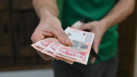 Prosečna plata iznad 1.000 evra - gde se u Srbiji zarađuje najviše?