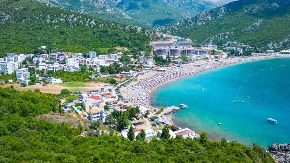 Malo mesto na Jadranu osvaja niskim cenama - smeštaj od 10 evra, ručak od 5, ležaljke od 8