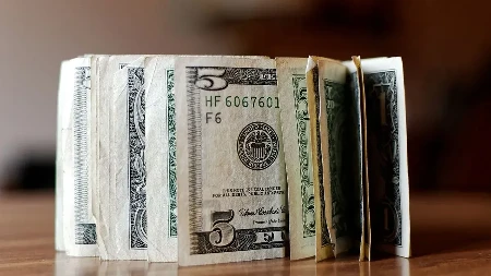 Čeka se potez koji nije viđen 15 godina - dolar nastavlja da tone
