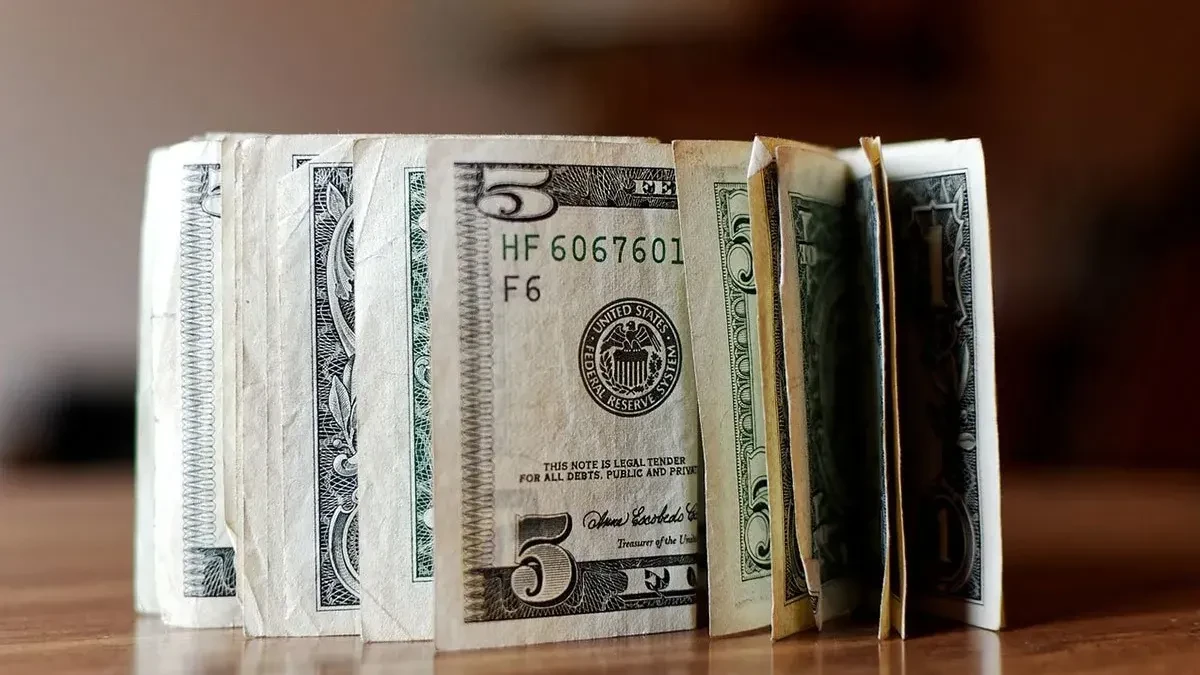 Čeka se potez koji nije viđen 15 godina - dolar nastavlja da tone