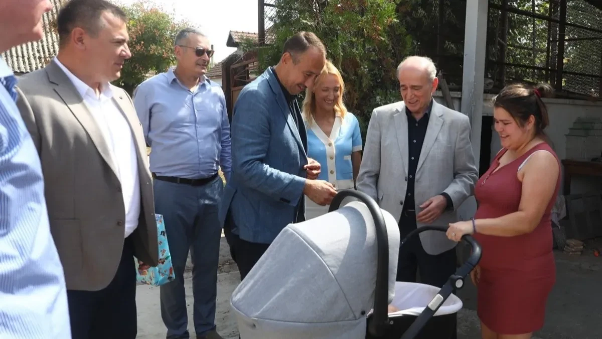 Krkobabić u poseti porodici Hanđa:  Bačko Petrovo Selo - selo za Ginisa