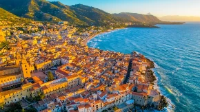 Talasi izbacili vreće pune novca na plažu - kupači u neverici gledali kako more donosi skoro 700.000 evra