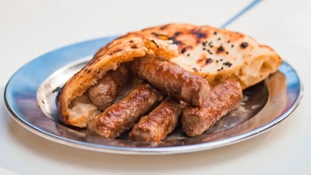 "Ćevapomat" postao hit u Hrvatskoj - sveži ćevapi dostupni 24 sata dnevno
