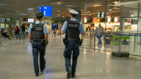 Produžili raspust deci i krenuli na put - policija ih zaustavila na aerodromu, prete im kazne do 1.000 evra