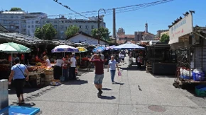 Nove cene tezgama - paradajz već od 80 dinara, šta je još pojeftinilo i poskupelo