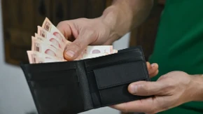 Novac stiže do petka - ko dobija 6.000, a ko čak 12.000 dinara