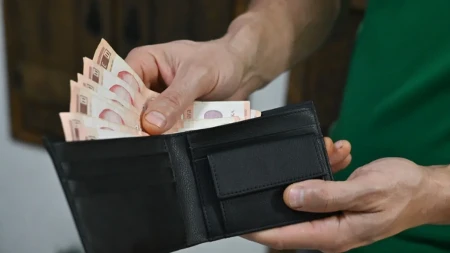 Novac stiže do petka - ko dobija 6.000, a ko čak 12.000 dinara