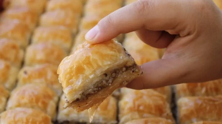 Počeo da prodaje baklavu iz zabave, a sada zarađuje i do 70.000 dolara mesečno