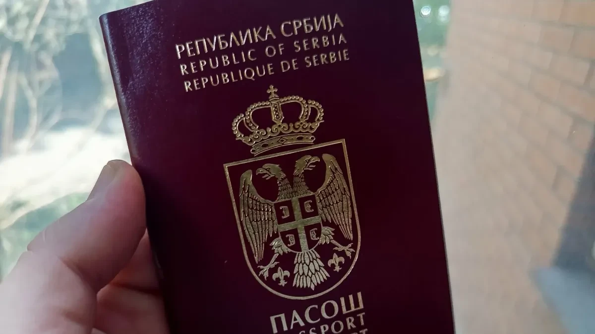 Opravdan strah? Sve više putnika uvija pasoš u aluminijumsku foliju